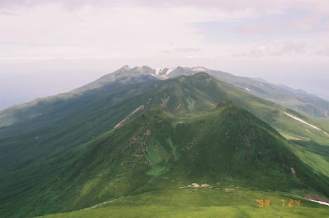 羅臼岳山頂から硫黄山方向