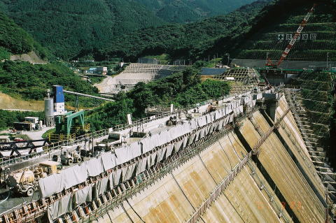 福智山ダム建設風景